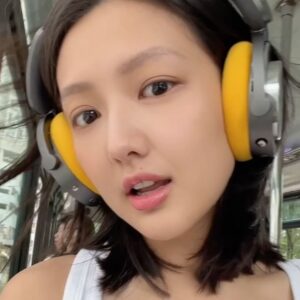 Mandy Tam Man-Huen Instagram - Travelling on 叮叮
Feeling the summer breeze 

Daydreaming 
Listening to my summer playlist 

Watching people and cars passing by 
Feeling the summer breeze 💭☀️

@dysonwear
#DysonHK #DysonOnTrac #Dyson