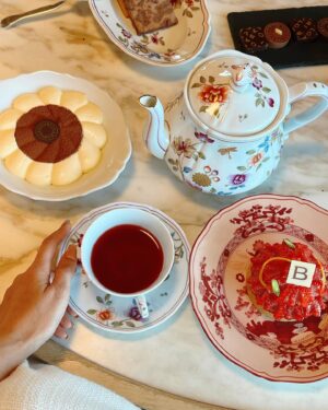 Maneerat Kam-Uan Instagram - Afternoon Tea
#bvlgari #dubai