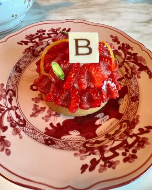 Maneerat Kam-Uan Instagram - Afternoon Tea
#bvlgari #dubai