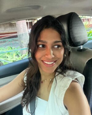 Manisha Yadav Instagram - Just life lately❤️. #whiteforpeace 🇮🇳
Jab I met @anisha.lund16 @nirupamajavaray @akshatajosh.