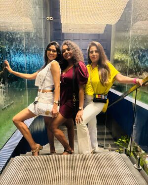 Manisha Yadav Instagram - Just life lately❤️. #whiteforpeace 🇮🇳
Jab I met @anisha.lund16 @nirupamajavaray @akshatajosh.