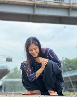Manpreet Dolly Instagram - Surat usdi pariya wargi🌸
.
.
#poor #poorpeople #poorbaby #poorgirl #simplicity #poverty #sad #sadness #slum #simplegirl