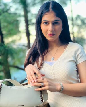 Manpreet Dolly Instagram - POV-Tell me how to laugh😛
.
.
#beautiful #beautifulgirls #lovethisgirl #loveyou #preetygirl
