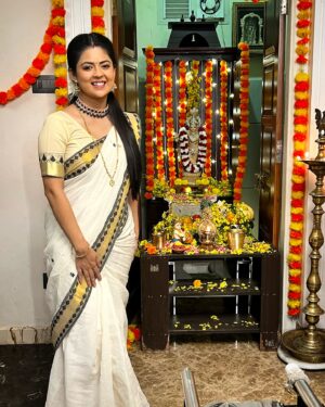Mansi Joshi Instagram - Happy Onam to all of you 💫🙏🏻
May this festival bring colours and happiness in your life ❤️🕊️