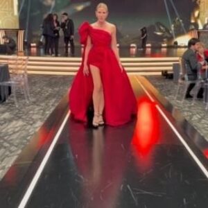 Marcela Baños Instagram - Una noche inolvidable !!
Feliz de lucir este vestido creado especialmente para esta noche de los Martín Fierro. 
Te pasaste @marcio_quiroga_mutt 🔥🔥🚀
Sos increíble y muy talentoso 👏🏻👏🏻
Maquillo @myrublajha 
Peino @diegomonetta 
Diseño de uñas @glamb.belgrano 
Aros @cuentaconmigomoda 
Sandalias @micheluzzi_zapatos
Pelu/color @monroejmm @salonbulnes

Preparamos la piel para esta noche en @esteticaroblesok @clinicarobles_