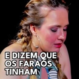 Marcela Lahaud Instagram - Essa me pegeout.. 

.
.
#utc #trocadilhos #naopoderir #piadassemgraça