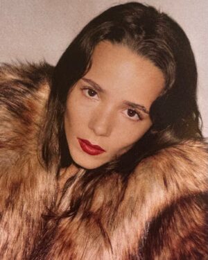 Marguerite Thiam Instagram - C’est la rentrée ! Magazine dispo en kiosque @bazaarfrance @ezrapetronio @elodiedavid 🩶