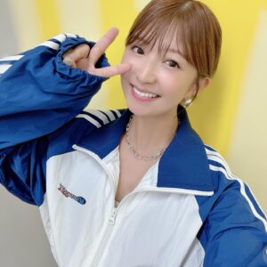Mari Yaguchi Instagram - ジャージ着た😋✨

今日のお仕事終わりましたー😊✨
芸人さん達との収録は、
本当に腹筋使う🤣✨
今日もめちゃくちゃ笑いました！！
お疲れ様でしたー😊✨

#運動は一切してないよ