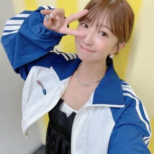 Mari Yaguchi Instagram - ジャージ着た😋✨

今日のお仕事終わりましたー😊✨
芸人さん達との収録は、
本当に腹筋使う🤣✨
今日もめちゃくちゃ笑いました！！
お疲れ様でしたー😊✨

#運動は一切してないよ
