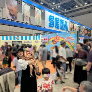 Mari Yaguchi Instagram - 昨日✨
夏休みラストの日は、
東京おもちゃショー２０２４へ！！

めーっちゃくちゃ盛り上がってて、すんごい人でした😳✨
長男はお目当ての仮面ライダーやソニックを見れて大興奮だったし、次男は色んなところに大好きなアンパンマンがいるから帰りたくないと最後駄々をこねまくってましたw（←７枚目の写真）

最新のおもちゃを沢山体験できて楽しかったみたいです！！
次男はもうすぐ誕生日🎂
何を欲しいと言ってくるか楽しみです🥹✨

さーーーーーて！
今日から幼稚園！！
気合い入れていかなくては！！
夏休みもなんかすんごい大変だったけどw
色々連れて行ったのでまた時差投稿しますね😋✨
世の中のお父さんお母さん、
毎日お疲れ様です🥹✨