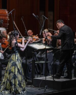 María Dueñas Instagram - “Fein- gliedrig, flattrig agil, elegant, individuell” ( @diepresse )

“Maria Duenas trägt einen Namen, den man sich merken sollten”
“[…]hat nämlich die Fähigkeit, ihre edle Violine zum Weinen zu bringen: Von sinnlicher Emotion und exemplarischer Reinheit war ihr nobler Ton”
“Besonders das Adagio, einer der berühmtesten langsamen Sätze der romantischen Konzertliteratur überhaupt, geriet zum Ereignis” @kurier 

Thank you for an unforgettable debut!🎻 @salzburgerfestspiele @rso.wien @hankyeolyoon 

📸: Marco Borrelli