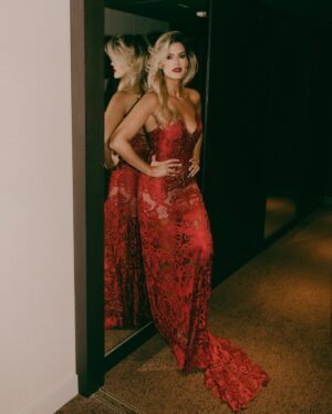 María del Cerro Instagram - Una Noche Increíble, Gracias @telefe💙💚❤️ #martínfierro 
Gracias @bycrismorena por hacerme parte de tu Noche tan  Especial y merecida ✨✨✨
.
Un verdadero lujo Todo , los fotones de @daianarosembergph 📸📸📸📸📸
Mi Equipo del bien que lo dio todo!!
Mi vestido Superlativo @joti.harriague , te Pasaste !! 🔥
St @maiteirazu Te Amo ♥️
Mis joyas @floboskis.stad 💍 
Mi Pelito @eddierodriguez_23 Sos Increíble !😍
Mi Make Up @celesteuria ya no se que mas decirte 😂♥️😍