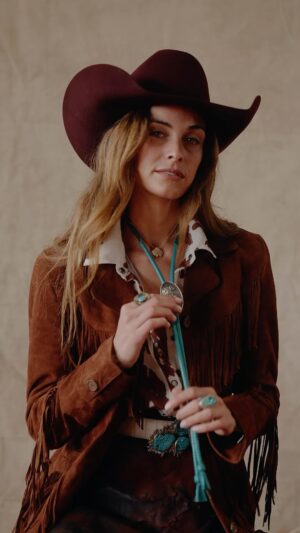 Mariah Strongin Instagram - New York City-based model and actress @mariahstrongin traded the bright lights and bustling streets of the Big Apple for the wide open spaces of TR9 Ranch during C&I’s fall fashion photoshoot. 

During the shoot, C&I contributor @chadisham spoke with Strongin about her cowgirl upbringing, Western influences in New York City, and more. Read the conversation at the link in our bio.

🎥: @bycoleharris