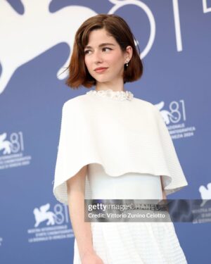 Mariana Di Girolamo Instagram - Hoy en la rueda de prensa del Festival de Venecia con “El Jockey” de Luis Ortega @eldespachocine @rei___pictures 📽️.

Un momento único que no hubiera sido posible sin el talento y apoyo de quienes me acompañaron: 

@chanelofficial 
@chanel.beauty 

@veroluna.makeup 
@_freddyalonso 

Especiales gracias @constanzaportigliati @imc_management , @one__offartists , @reniparadar y @mesalafilms 

#venicefilmfestival @labiennale #labiennalevenezia #eljockey