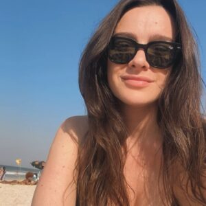 Mariana Molina Instagram - corre q fez sol! ☀️
