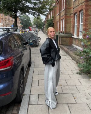 Mariana Prachařová Instagram - pár mých oblíbených outfitů za poslední dny🖤