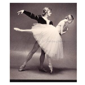 Marianela Núñez Instagram - Mis favoritos por siempre ❤️
Los que me hacen acercarme al nivel mas sublime de nuestro arte cada vez que los veo ✨
#ulyanalopatkina 
#nataliamakarova 
#makhailbaryshnikov
