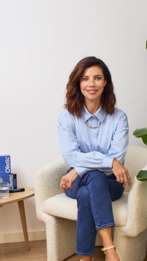 Maribel Verdú Instagram - Cuidar el pelo desde el interior es clave para que luzca su mejor versión 🧡 Maribel Verdú (@maribelverdu) nos cuenta su experiencia tomando Olistic Next y cuáles son los cambios que han notado en su cabello.

Muchas gracias por confiar en Olistic e incorporarlo en tu rutina. Estamos muy felices de acompañarte en tu hair journey ✨

#NoNoEsSoloPelo #Olistic #OlisticForWomen #OlisticForMen #OlisticHabits #cuidadodelcabello #hair #sustainability #veganskincare #healthyhair #cabellonatural #naturalskincare #crueltyfree #skincareproducts #nutraceutico #nutraceuticocapilar