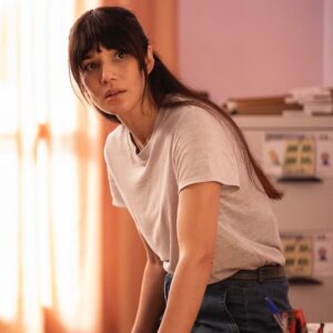 Mariela Garriga Instagram - That’s another wrap for me this year. What to say about this project? I don’t feel like I worked this entire month on the movie @laregladeosha_film because the entire team, both in front of and behind the camera, made this time on set feel like a dream—a sweet game where we were all players. We became a very close family in such a short time! This is why I love making films; we come together to create something special and original for the audience to enjoy afterward. Thank you to all of you who supported me this month and welcomed me into the Osha family with open arms. I love you all, and you’ll be forever in my heart. I hope our paths cross again. See you at the premiere. Big hug. Mariela/Belén 💕🎉🎬 Eskerrik asko
#bilbaocity #moviemaking #laregladeosha