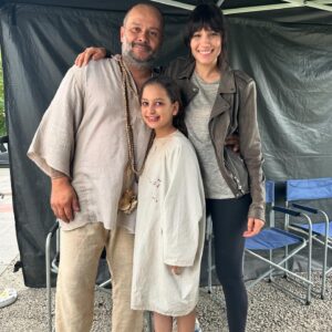 Mariela Garriga Instagram - That’s another wrap for me this year. What to say about this project? I don’t feel like I worked this entire month on the movie @laregladeosha_film because the entire team, both in front of and behind the camera, made this time on set feel like a dream—a sweet game where we were all players. We became a very close family in such a short time! This is why I love making films; we come together to create something special and original for the audience to enjoy afterward. Thank you to all of you who supported me this month and welcomed me into the Osha family with open arms. I love you all, and you’ll be forever in my heart. I hope our paths cross again. See you at the premiere. Big hug. Mariela/Belén 💕🎉🎬 Eskerrik asko
#bilbaocity #moviemaking #laregladeosha