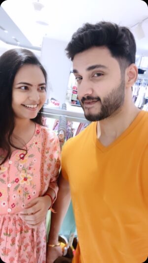 Marina Abraham Instagram - A Cute Bomma for my ButtaBomma 🤪
.
.
.
.
#couplegoals #couplereels #fun #trendingnow #trendingsongs #trend #husbandandwife #reelviral