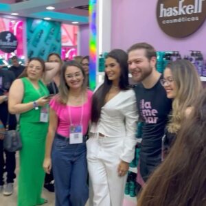 Marina Ferrari Instagram - SP sempre cheio de amigos, trabalho, diversão e amor 🥰🫶🏽