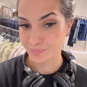 Marina Ferrari Instagram - SP sempre cheio de amigos, trabalho, diversão e amor 🥰🫶🏽