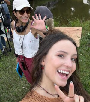 Marina Person Instagram - carrossel de selfies dessa temporada de #devoltaaos15 que estreia hoje! 
1) com Anita 18 e30, no episódio final
2) primeira diária q dirigi @larissamanoela no episódio 4, acampamento
3) com Fabrício e Camila no acampamento 
4) video assist da cena da barraca com Anita e Fabrício
5)claquete
6) Camila, Carol e Anita, na rua das Imperatrizes, indo pro acampamento (ep4)
7) Nila, Larissa e Faiska esperando pra filmar a cena do incêndio da barraca (ep 4)
8) making of da casa de Denis , participação especial de @gduvivier ,  com Joel e Anita
9) no carro indo da base pro set com @joaoguilherme 
10) making of castigo de Filipa com universitária Lúcia @livialagatto