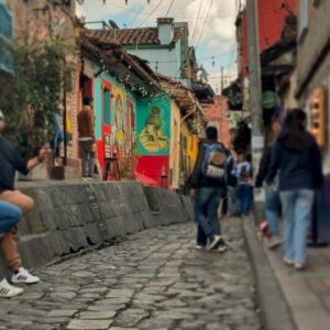 Marina Rodriguez Instagram - ✈️ 
Partindo para uma nova missão extra oficial e muito especial!🙌🏻

Primeira parada, conexão em Bogotá, com a oportunidade de conhecer um pouco a capital da Colômbia! 🇨🇴🤩

Além de conhecer alguns pontos turísticos da cidade, deu pra colocar em prática o nosso bom e velho Portunhol, mas sem sentido algum eu já tava colocando o Inglês no meio das conversas, " Si si, ok, gracias!"! 🤣

Melhor guardar pro próximo destino então, let's gooo! 🇺🇸🫢👊🏻

Conexão de internet ilimitada no mundo todo, aonde eu vou, a @simpremiumbr tá junto comigo sem me deixar na mão e com a praticidade de usar o E-SIM que é ativado ao chegar no meu destino!🤩📱🛜🌎🌍🌏

#colombia #bogota #simpremium