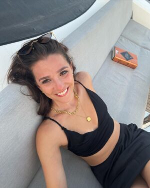 Marisa Abela Instagram - 🐠🪩❤️‍🔥🥹🍝🇬🇷🗽🌎🇮🇹🎉💕🥰