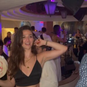 Marisa Abela Instagram - 🐠🪩❤️‍🔥🥹🍝🇬🇷🗽🌎🇮🇹🎉💕🥰