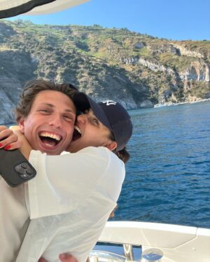Marisa Abela Instagram - 🐠🪩❤️‍🔥🥹🍝🇬🇷🗽🌎🇮🇹🎉💕🥰