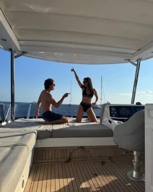 Marisa Abela Instagram - 🐠🪩❤️‍🔥🥹🍝🇬🇷🗽🌎🇮🇹🎉💕🥰