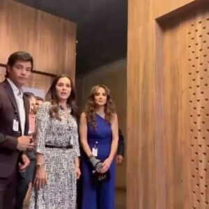 Marisol del Olmo Instagram - Viernes… ¡Y el corporativo lo sabe! 🎉💃 
-Excelente ambiente laboral.
@moisesspenaloza @jp_minor @nataliaesperonmx @paumatos @novoarafael #jezabel #bromita @elangeldeauroraof