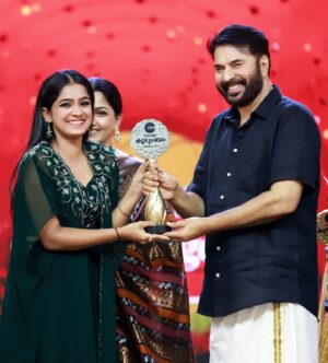 Mariya Prince Instagram - Happy birthday mammookka @mammootty 🥹🫂❤️ 

ജീവിതത്തിൽ ഒരിക്കലും മറക്കാനാവാത്ത ഈ ഒരു മുഹൂർത്തം സമ്മാനിച്ചതിന്... നന്ദി @zeekeralam 🥰🙏🏻❤️

Thanks to each and everyone for all the love and support...❤️
Without you people nothing would have been possible 🥹🙏🏻

👗 @dhakshinabyaneeshbhal 💚

#happybirthdaymammookka #birthday #mammootty #mammookka #ZeeKeralamKudumbamAwards2024 #ZeeKeralamKudumbamAward #ZKKAwards2024