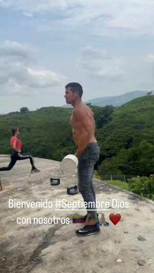 Marlene De Andrade Instagram - Bienvenido #septiembre #ejercicio en #família 💪🏽🇻🇪🙏🏻❤️