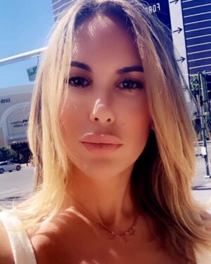 Marlène Duval Instagram - Il es important de savoir donner ouvrir son cœur au autres et partager moi j’ai choisie @safeworldpeace une cause qui me touche en achetant un collier vous apporter 30 repas à des enfants démunis dans le monde qu’importe nos différence Safeworld peace et pour la tolérance adhérer à leur cause soyons unis ensemble www.safeworldpeace.com  #bepartofthechange #tolerance #ensemble #partage #donner #coeur #fadiaotte