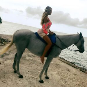 Marlène Duval Instagram - #horizon #sea #horse #sky #sand #nature #animallover #reallife #naturel #enjoythemoment#vue #nature #🐎 #marleneduval