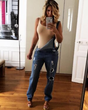 Marlène Duval Instagram - #lookoftheday #cool #jeans #overalls  #hairweaves #blonde #summer #body @wolford #overalls @levis #shoes @louboutinworld #hair By @soufianesoft #marleneduval