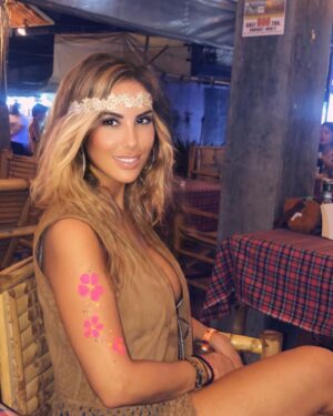 Marlène Duval Instagram - Peace and love 🌸