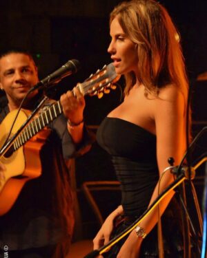 Marlène Duval Instagram - #concert #gipsy #gipsykings #ricardo #guitare #newalbum #scene #musique #passionate #melodie #reprise #lovesong #lovemylife #🎼. #marleneduval