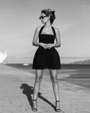 Marta Melro Instagram - From 📍 Lisbon with ❤️

📸 @sarasaraiva_____ 
Make up @saralitardi 
Hair @ramonpecanha_hairstylist 
Dress @oddmuselondon 
Shoes @manoloblahnik 

@karacteragency 
#grelhatvi @tvioficial