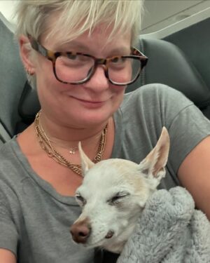 Martha Plimpton Instagram - Me ‘n’ #Walter are headed back to #theoldsmoke, #yeoldelondontowne, and we’re so sad to leave #brooklyn again. I’ll tell you, the journey through #JFK was #NOTFUN. The @tsa agent at the screening checkpoint was a rage-consumed person. Rude, sarcastic, and impatient, despite it being late and there being a very short line. The bureaucracy of everything, the endless robots to get to a single human in a far away land on the phone to help, the captchas, the endless passwords and logins and redirects & just hassles that everyone has to go through are so trying to a soul, any soul, simply navigating daily life has become a depressing exercise. it’s enough to make anyone into a monster. I’m truly and deeply hoping that we are about to enter a #newera. One of #kindness & #joy & #empathy & #patience & #curiosity & #decency about, for, & toward one another. It’s prolly just a fantasy. But a girl can dream. #kamalaforpresident #kamalaharris #timwalz @kamalaharris @timwalz @vp #travelswithwalter #jfktolhr #joyisapolicy