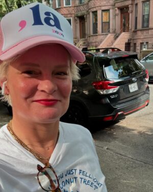 Martha Plimpton Instagram - Like my lid? I love it. Get yours from #bluewavehats on #etsy by @truebluemoreno! All proceeds go to #ontheground #volunteers working to #winthis for @kamalaharris! #commala #mamala #nyc #brooklyn #brooklynforkamala #youthinkyoujustfelloutofacoconuttree #youexistinthecontextofallinwhichyouliveandwhatcamebeforeyou