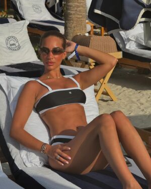 Marwa Merazka Instagram - Un petit retour au soleil ça fait de mal à personne 🤭
