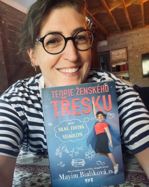 Mayim Bialik Instagram - Approximately 100 years ago my grandmother Sura “Sadie” Perel escaped from a village with no running water or electricity along the Czechoslovakia- Hungary border and landed on the shores of Ellis Island to start a new life as a refugee. And today I received copies of my book, GIRLING UP, which was just published by the Czech Republic. This one’s for you, Grandma Sadie. 👼 💜 📕