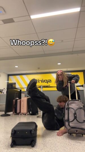 McKenzi Brooke Instagram - The show must go on 😭 @ReifHarrison @spiritairlines #music4miles