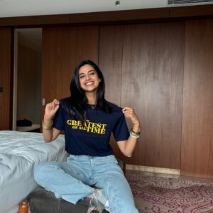 Meenakshi Chaudhary Instagram - It’s “The #GOAT” day 🥰✨🥳

Always grateful ❤️🙏🏽

#GOAT in theatres now!!
Alsooo love the T-shirt @filmydice  thank youu🙏🏽🥰