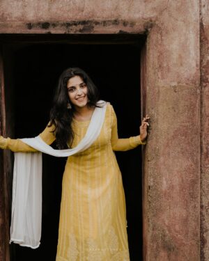Meenakshi Dinesh Instagram - 🥭 

Captured by @sreeragtonex