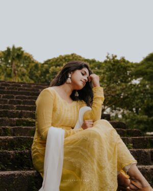 Meenakshi Dinesh Instagram - 🥭 

Captured by @sreeragtonex